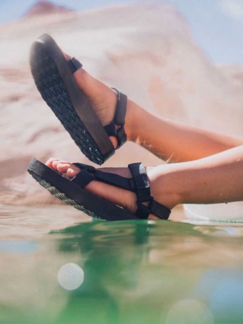 NWOT [Size 7] - Teva Midform Universal Sandals